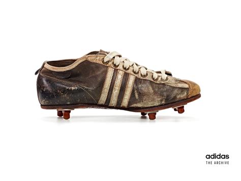 adidas fußballschuhe 1954|Wie adidas Fußballschuhe bei der FIFA Fußball .